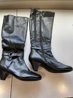 Women's Black Knee-High Faux Leather Boots with Side Zip 9.5 M Aerology